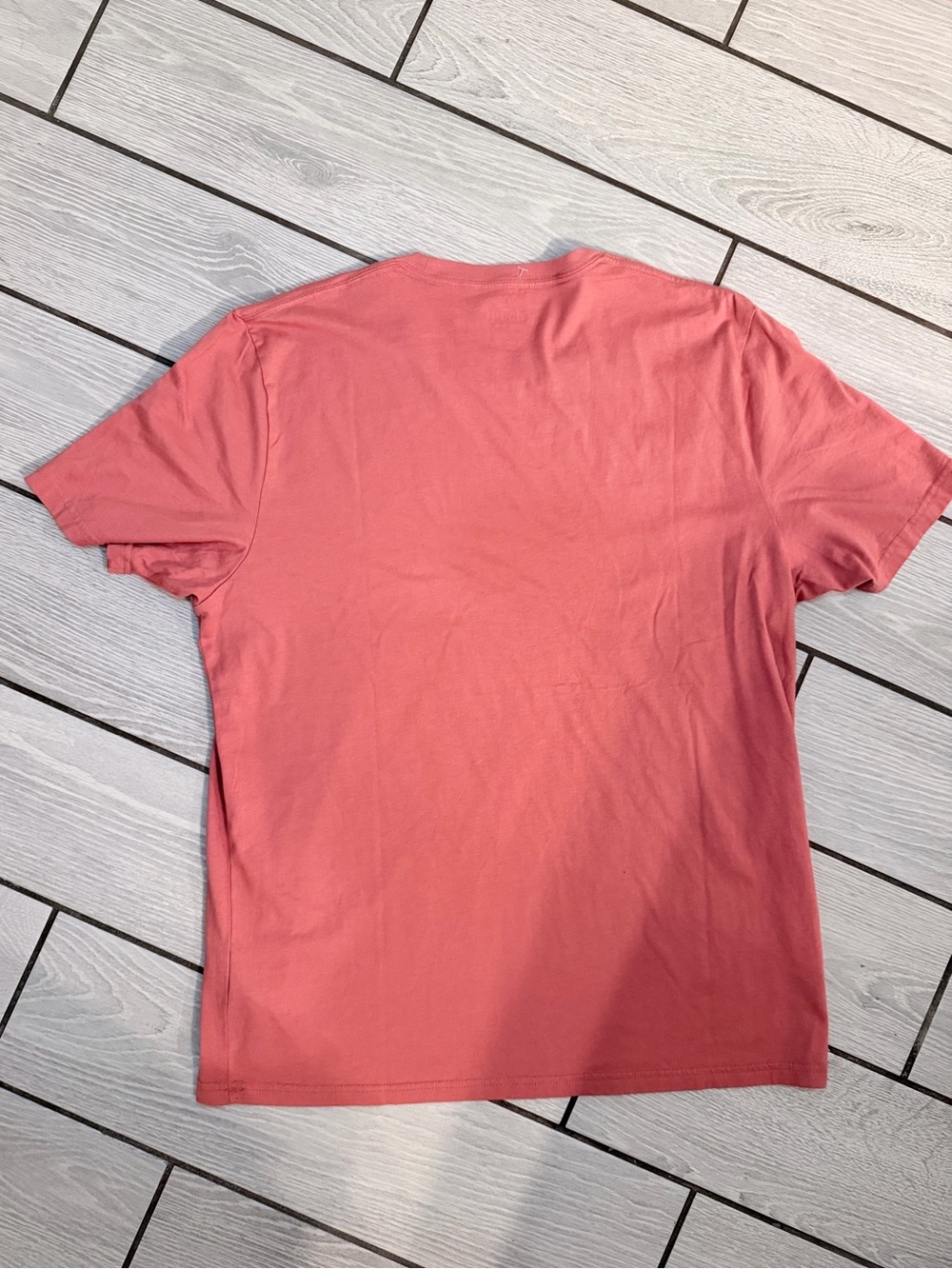 Hollister Men’s Short-Sleeve Crew T-Shirt — Coral Pink - Picture 4 of 4